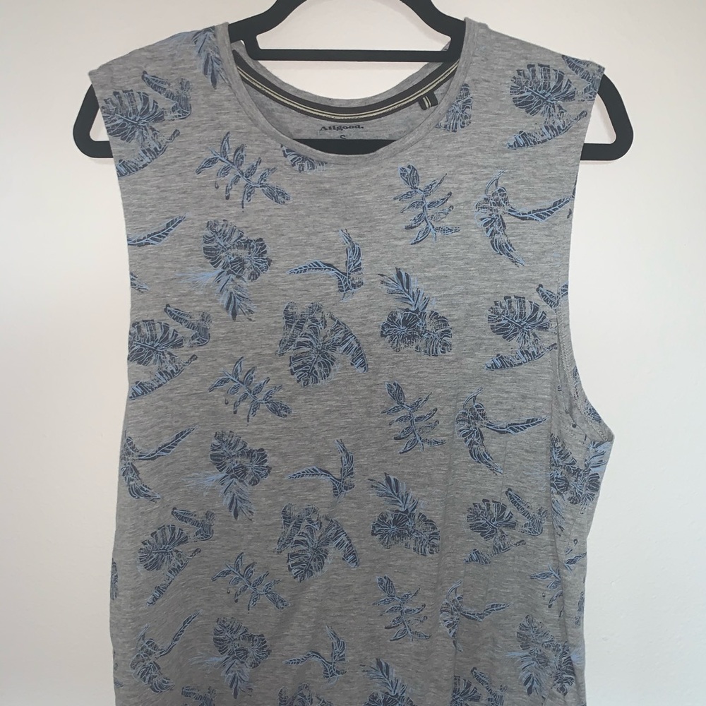 Casual sleeveless tee